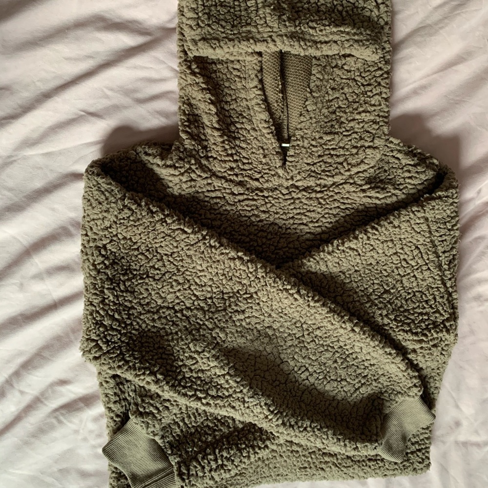 SUPER cozy cropped sweatshirt